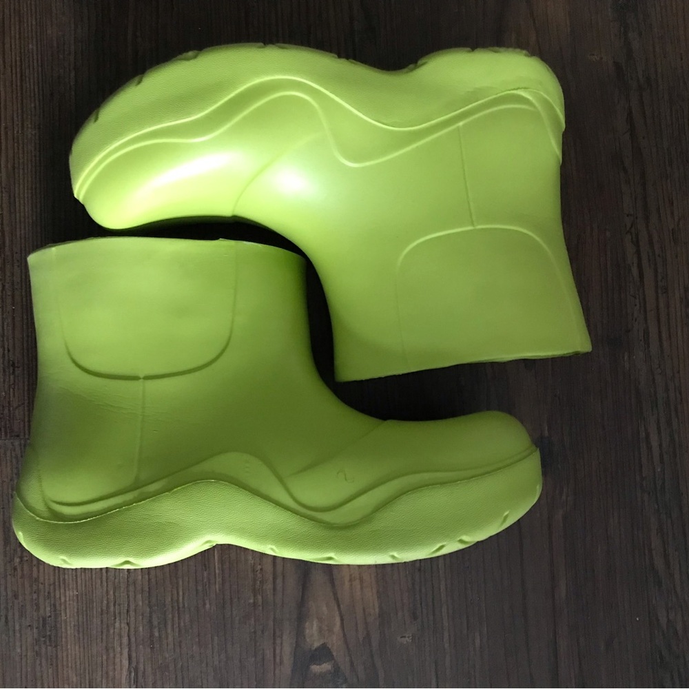 Bottega style rain boots